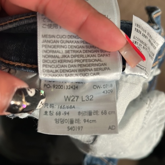 dark wash levi jeans - Picture 3 of 3